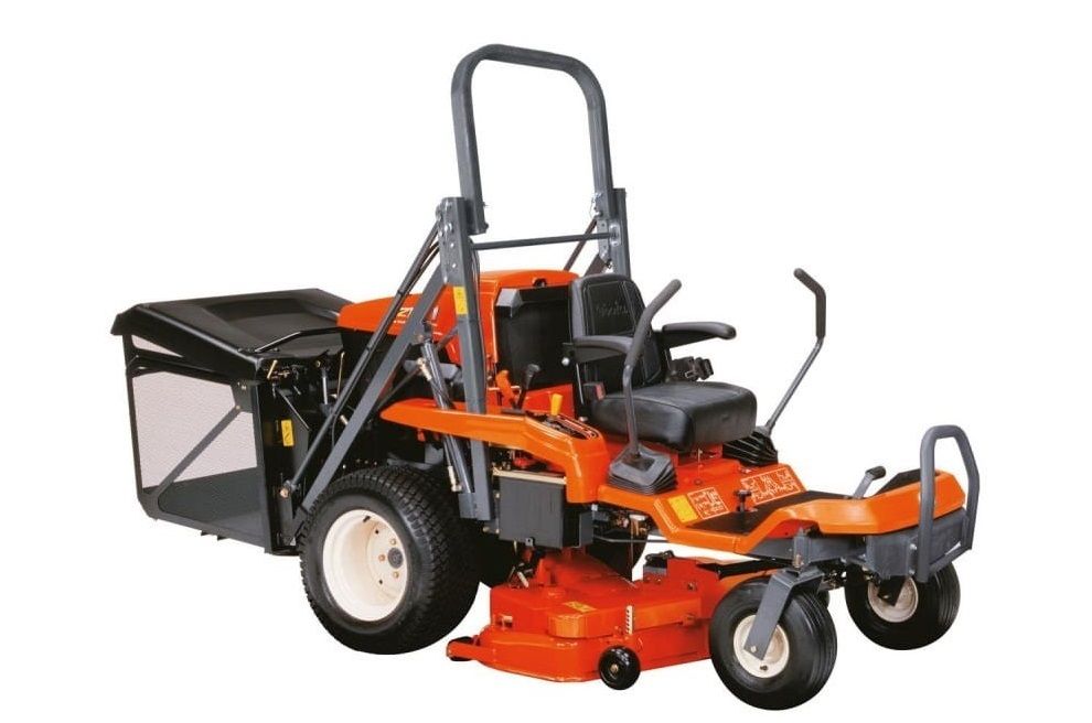 Kubota, model GZD15 HD z wysokim wysypem