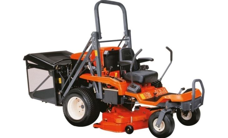 Kubota, model GZD15 HD z wysokim wysypem